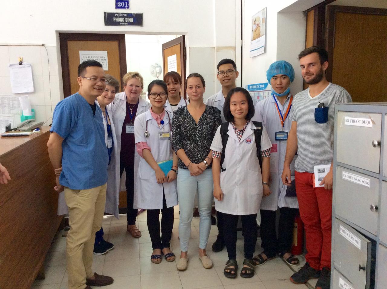  Salle d'accouchement (Hôpital Universitaire) Rencontre avec une mission américaine 